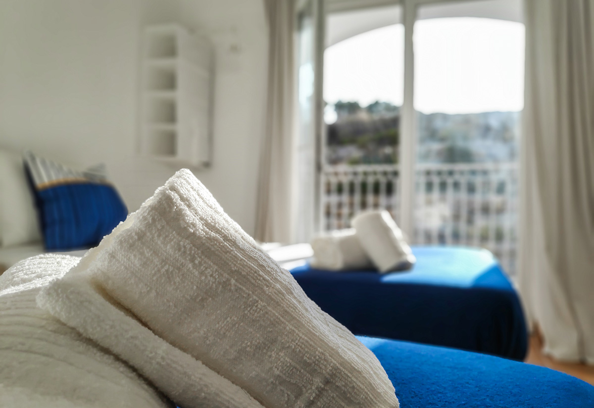 Spacious & Sunny Apartment By Timelystay photo 4
